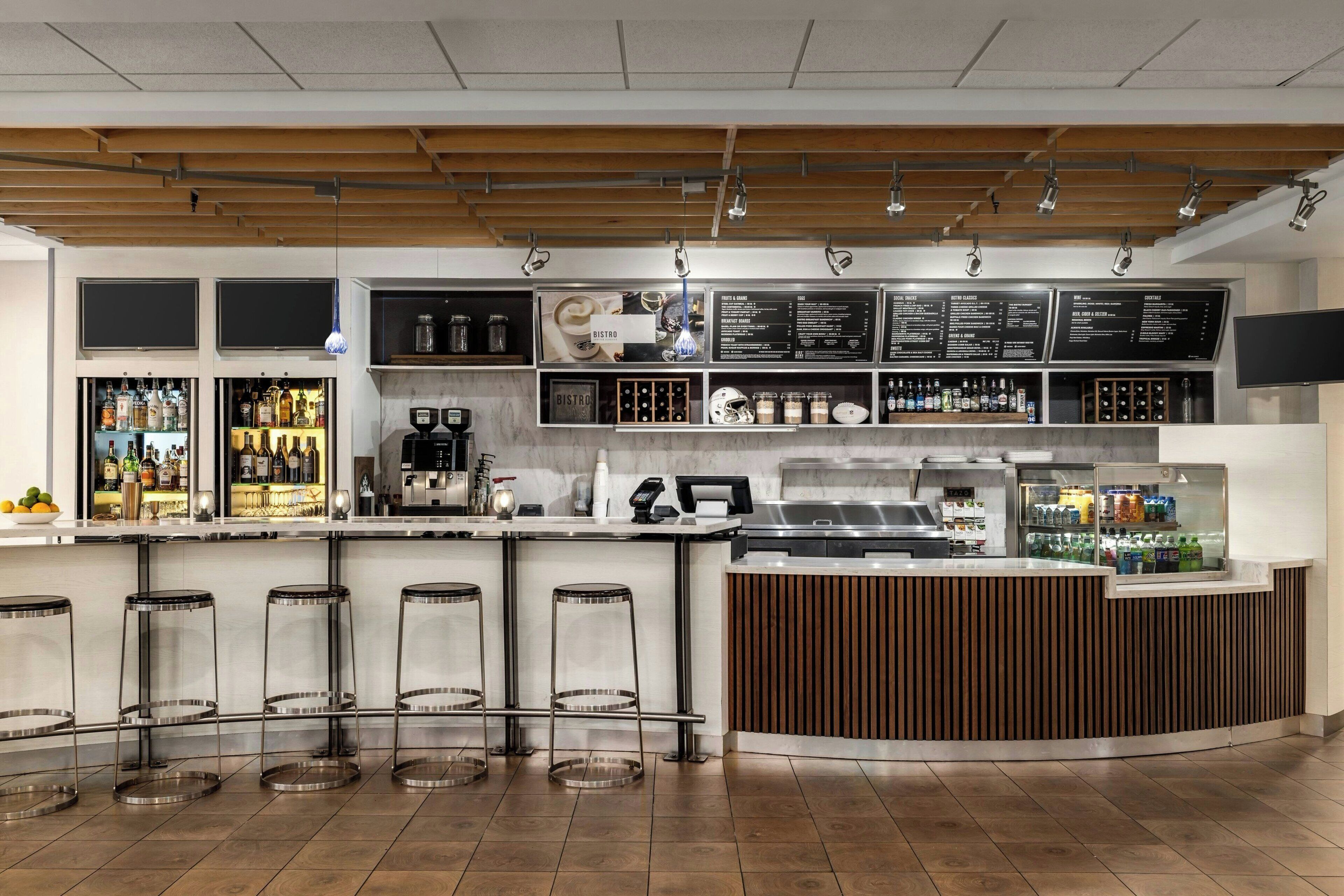 供應早餐及晚餐；美國菜