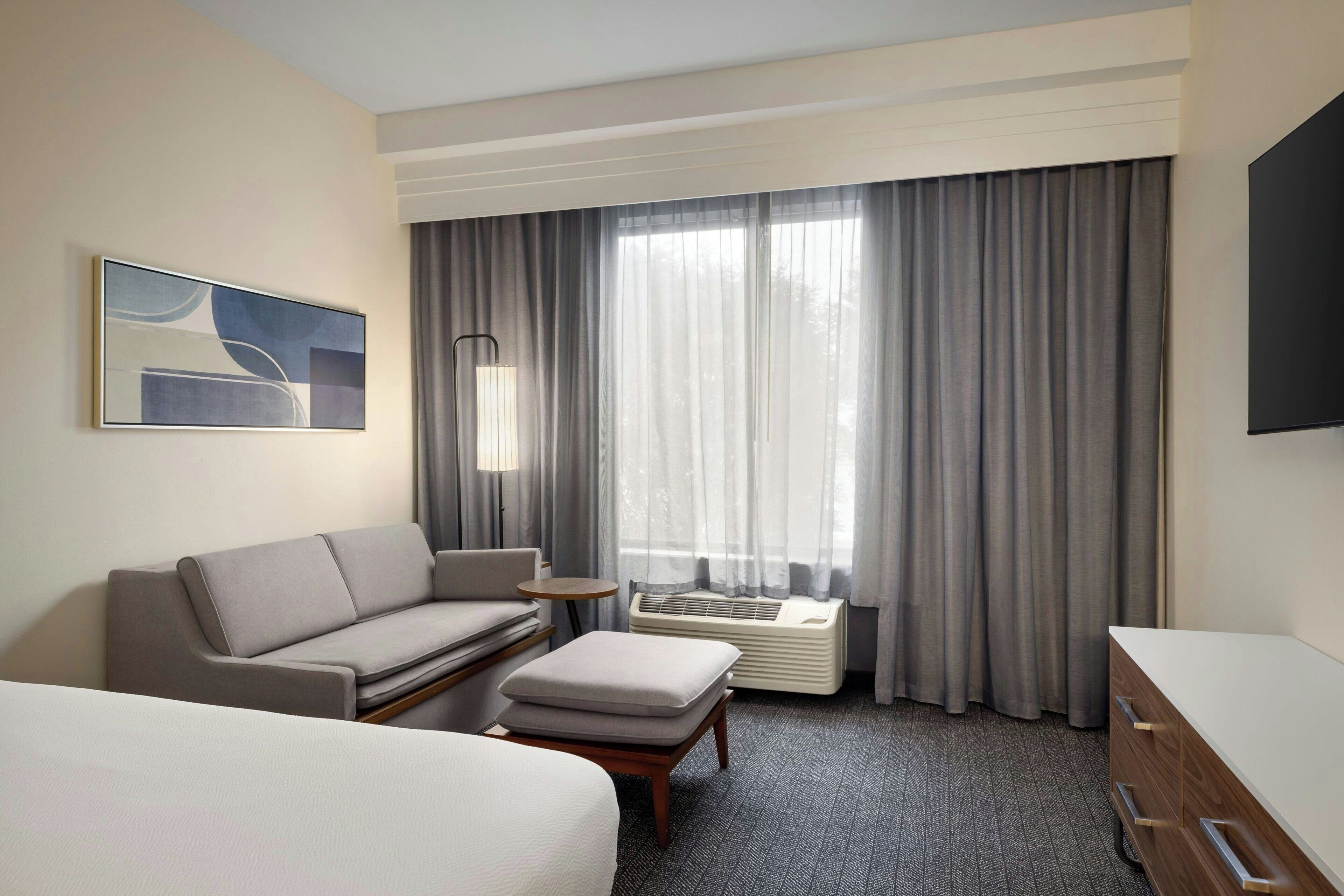 客房, 1 张特大床 | 防过敏的被褥、办公桌、遮光窗帘、熨斗/熨衣板