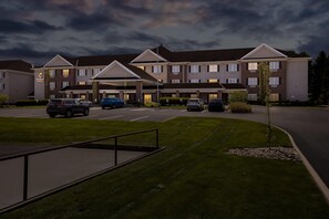 Exterior - Comfort Suites Hotel and Conference Center (Berlin)