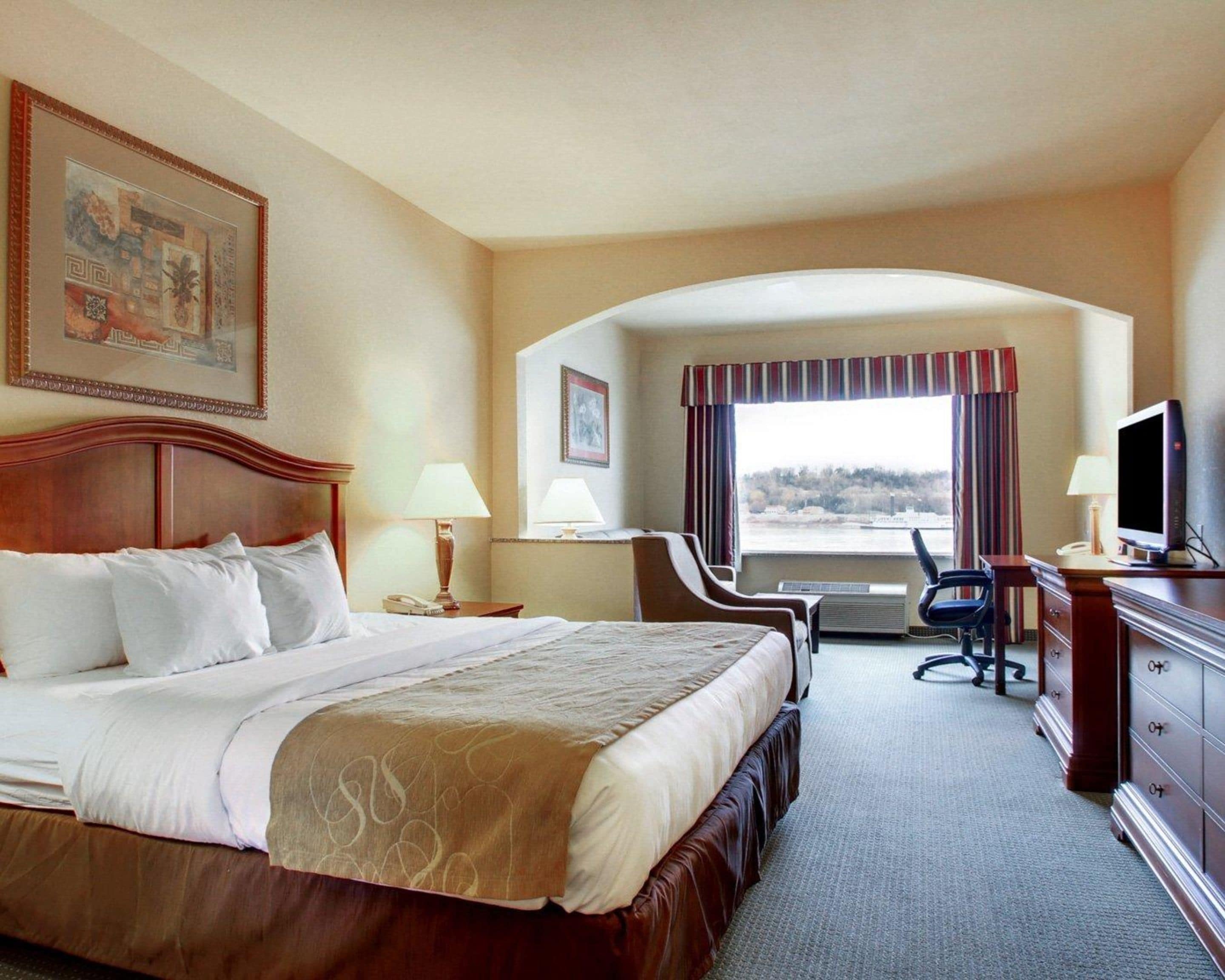 individually decorated, individually furnished, desk, laptop workspace