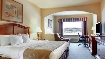 Individuell inredning, unika möbler, skrivbord och arbetsyta för laptop