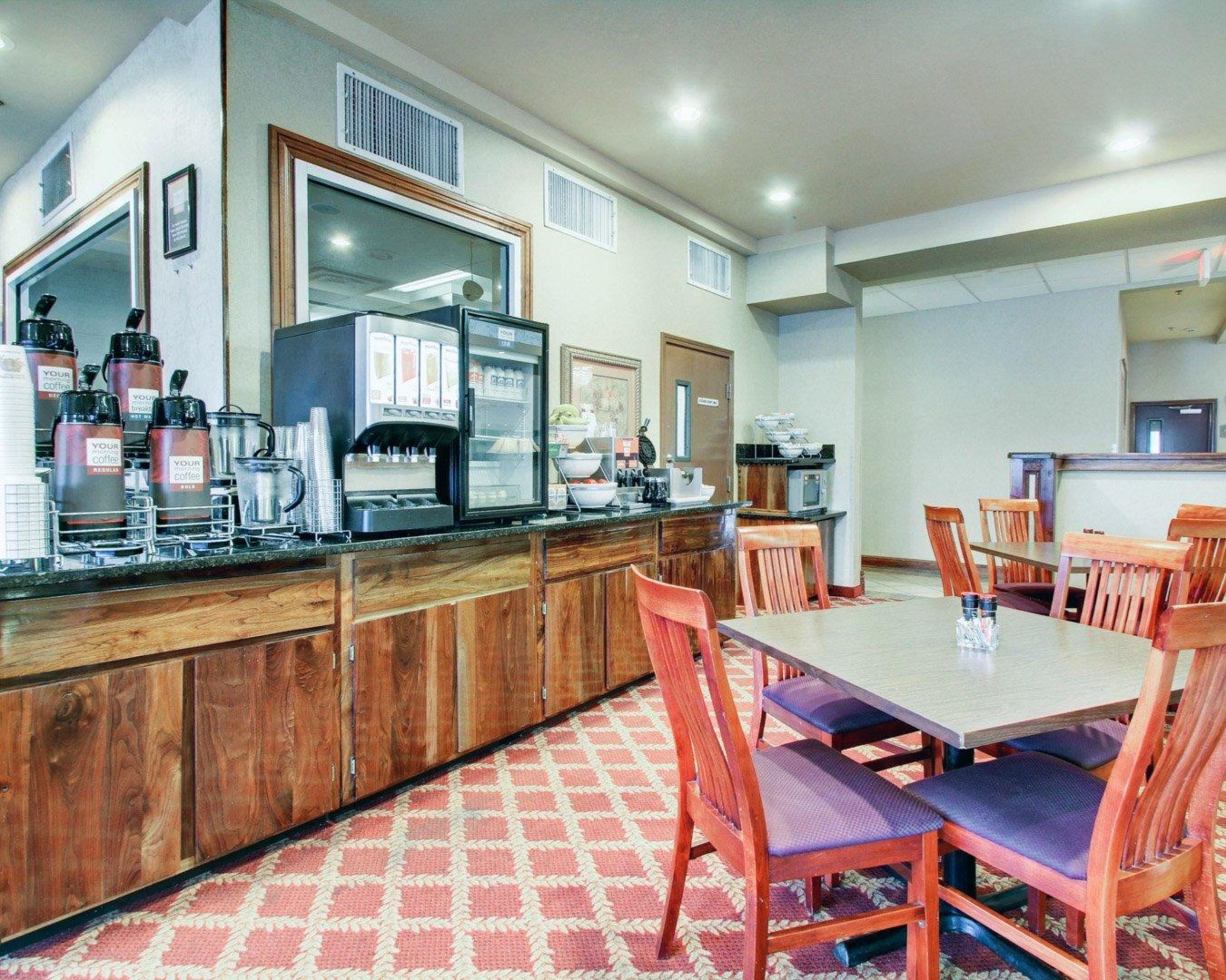 free buffet breakfast