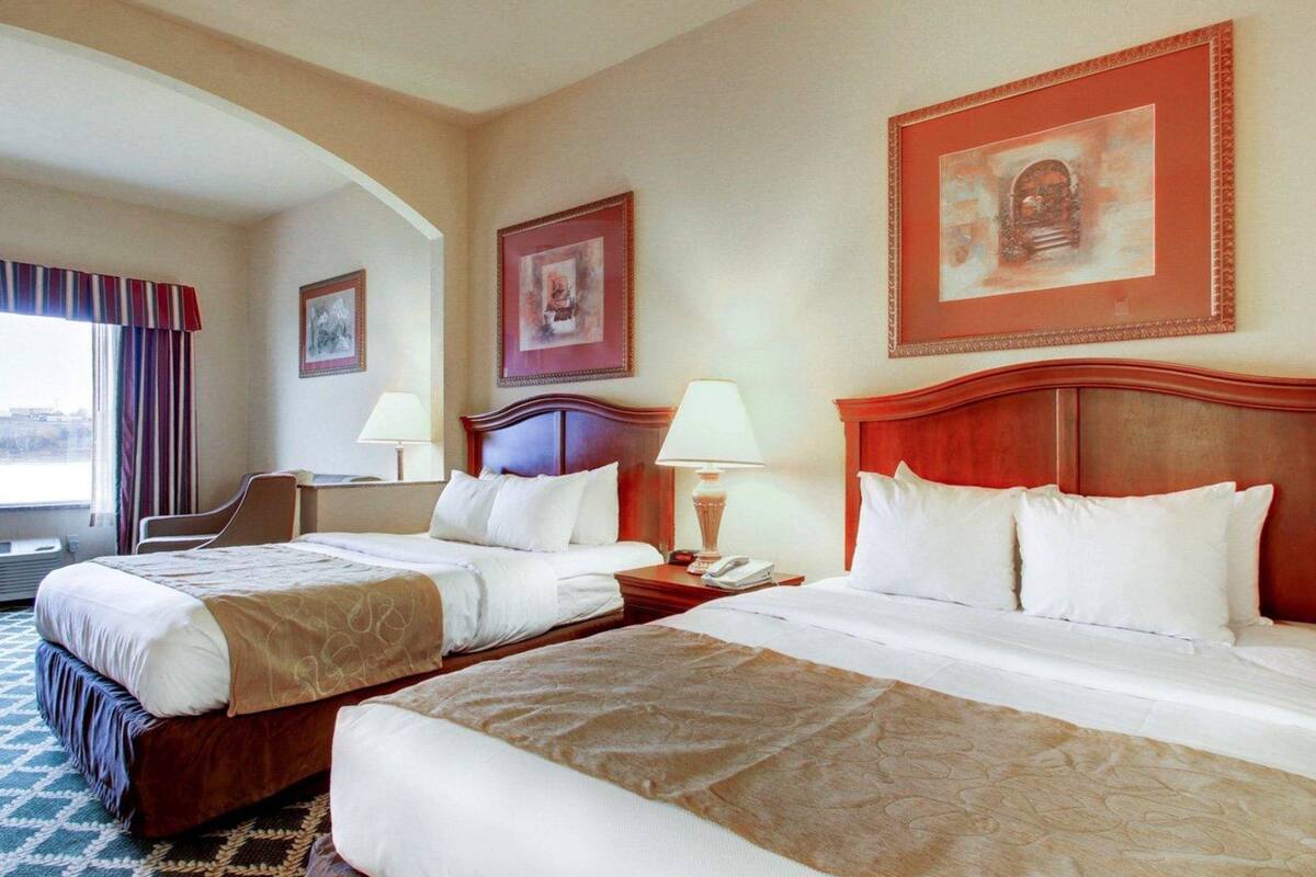 individually decorated, individually furnished, desk, laptop workspace