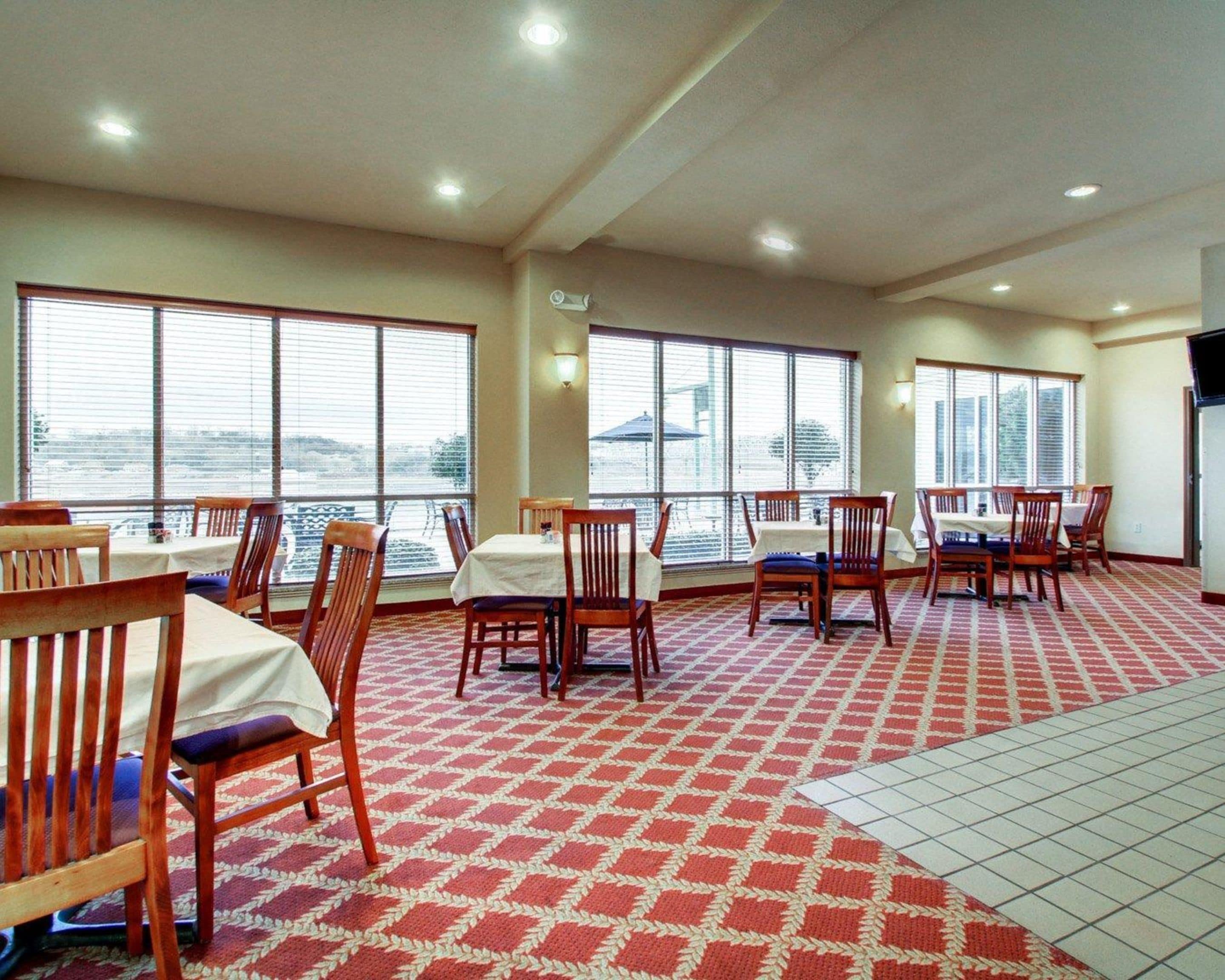 breakfast and dinner served