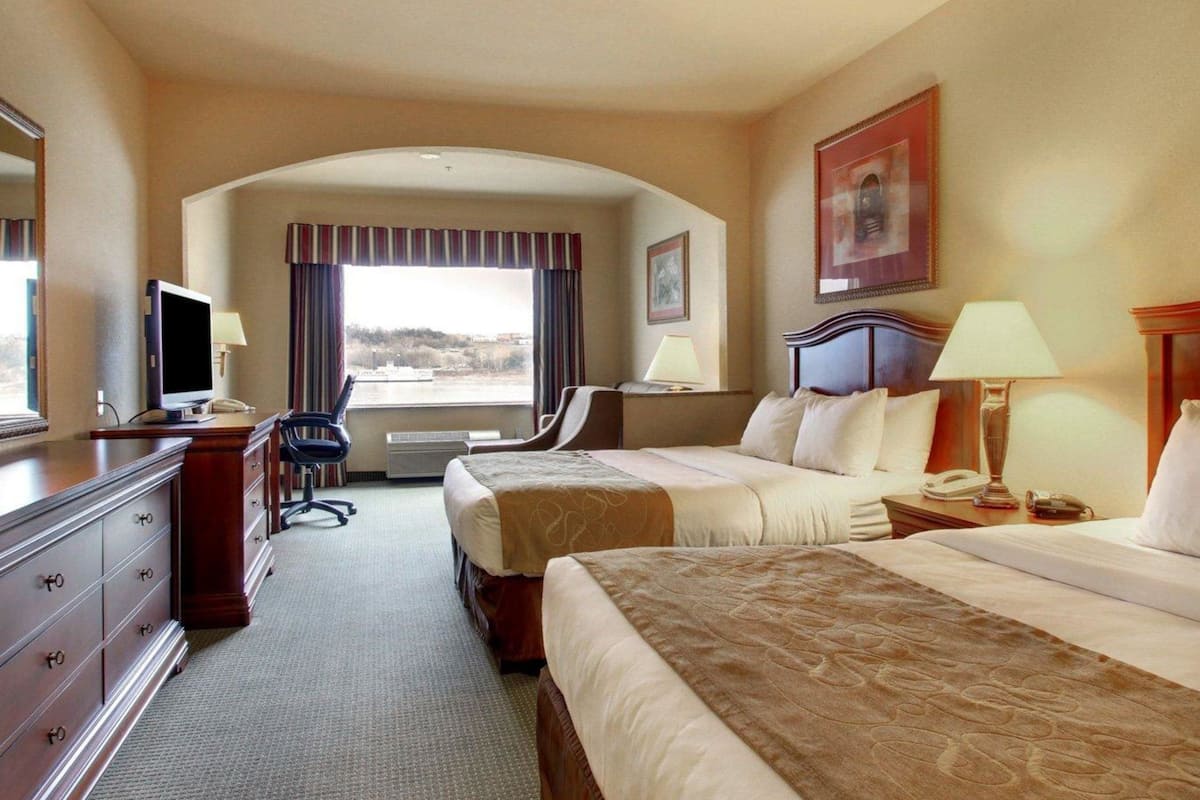 individually decorated, individually furnished, desk, laptop workspace