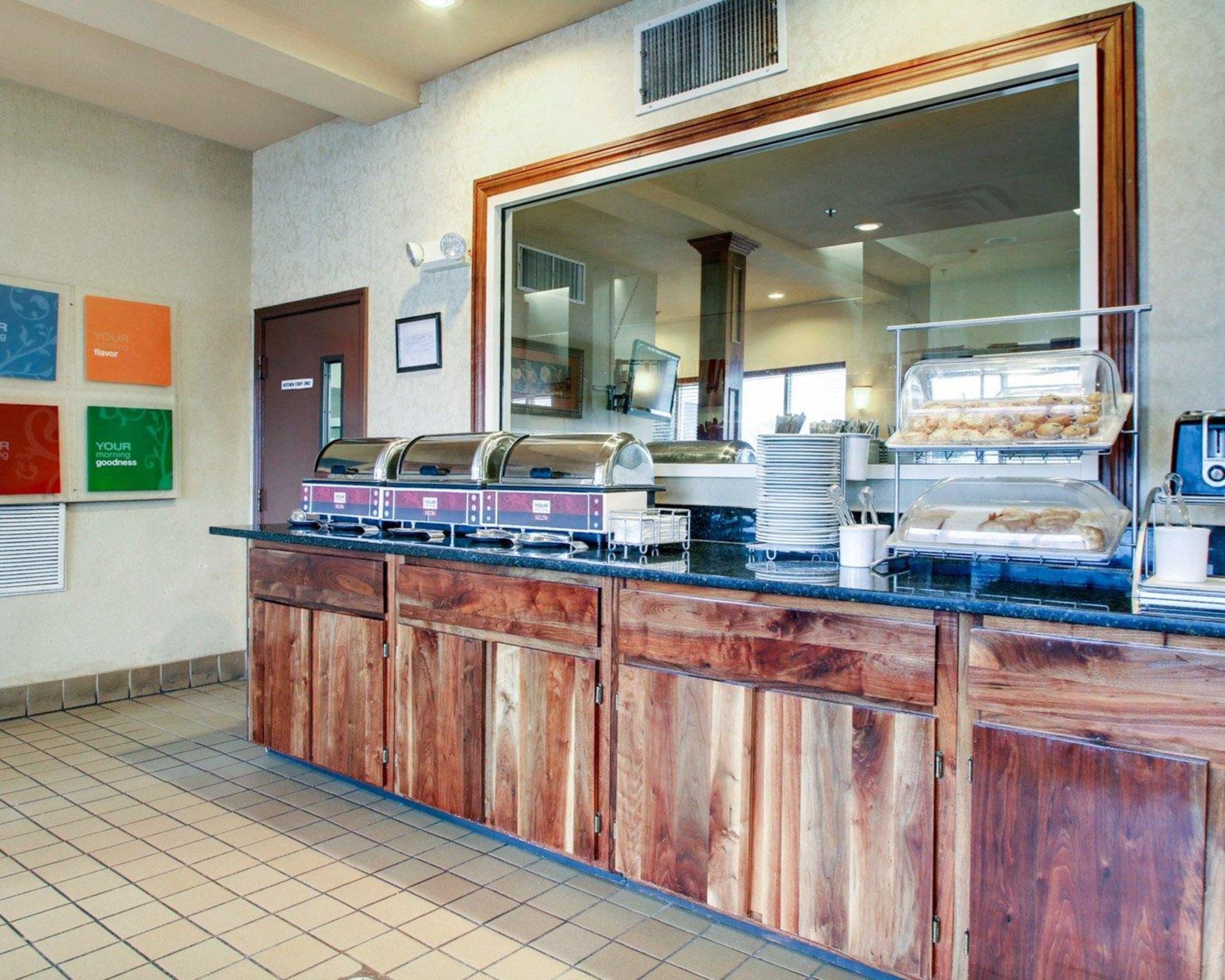 free buffet breakfast