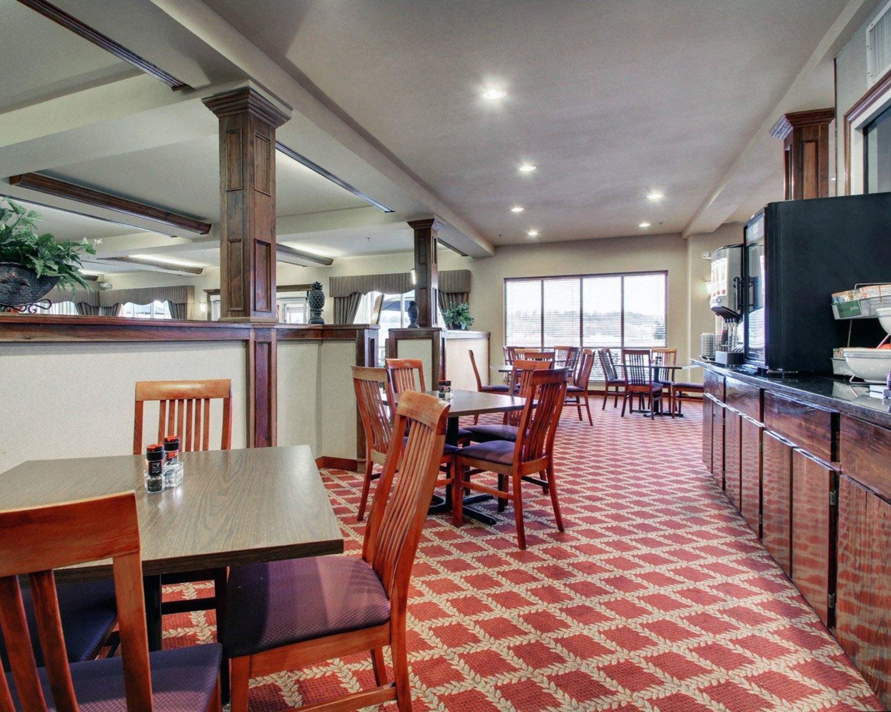 free buffet breakfast