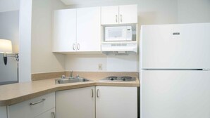 Private kitchen - Extended Stay America Suites Hartford Meriden (Meriden)