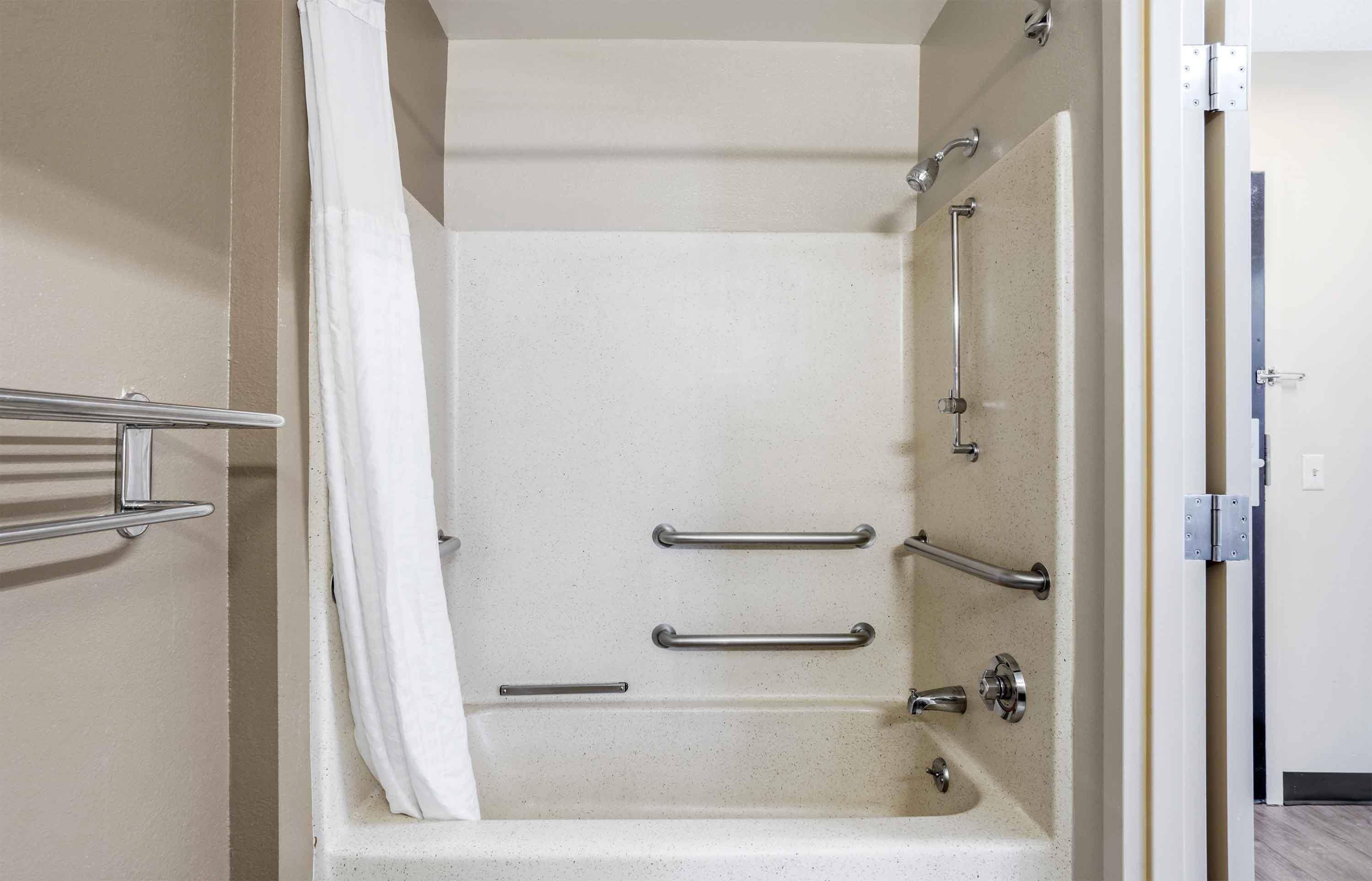 Studio, 1 Queen Bed, Accessible, Non Smoking | Bathroom | Combined shower/tub, free toiletries, hair dryer (on request), towels