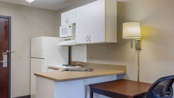 Studio, 2 Double Beds, Non Smoking | Private kitchen | Full-size fridge, microwave, stovetop, coffee/tea maker