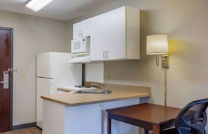 Estudio, 2 camas matrimoniales, para no fumadores | Cocina privada | Refrigerador con congelador, microondas y parrilla de estufa