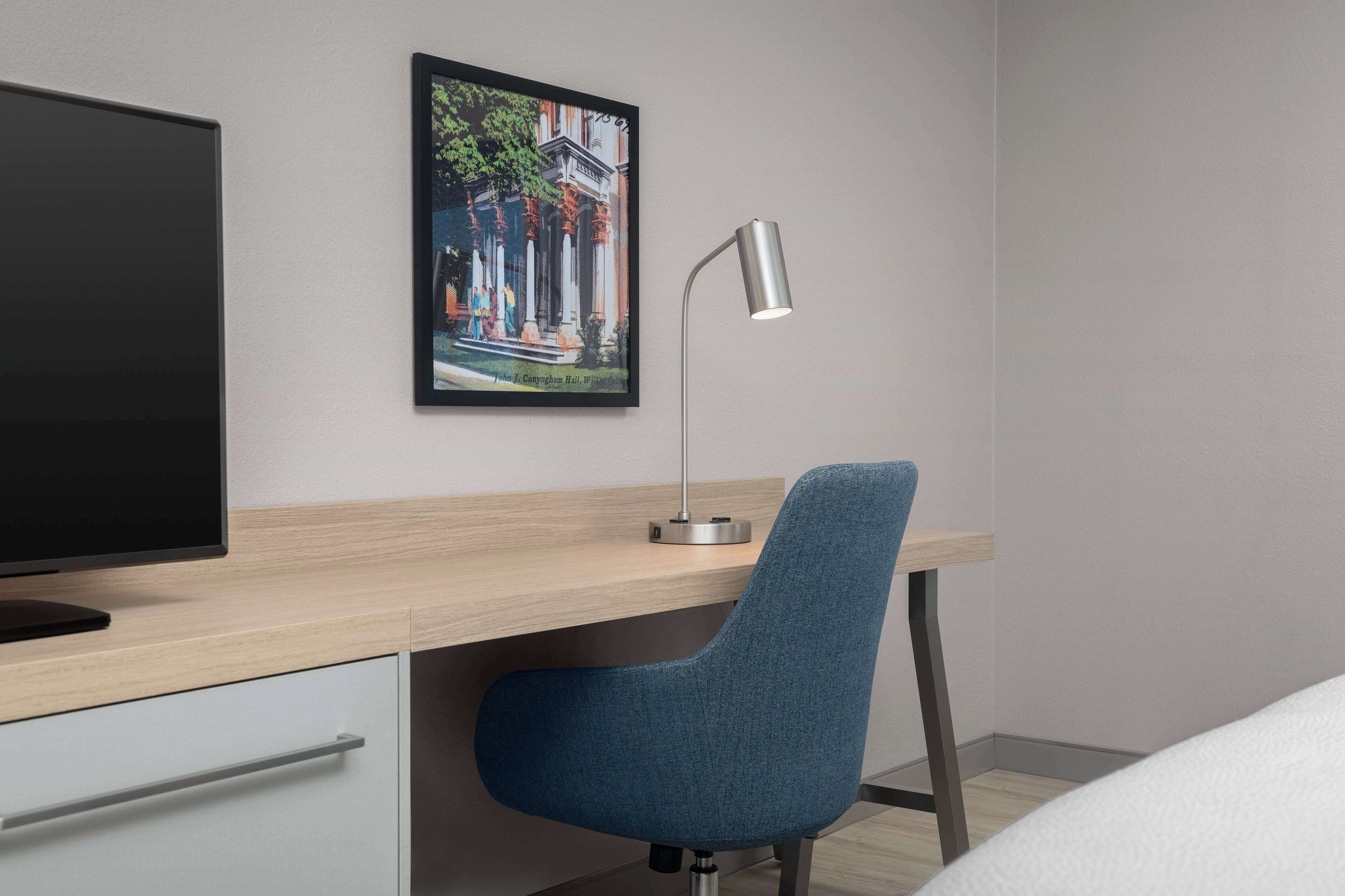 premium bedding, in-room safe, desk, laptop workspace