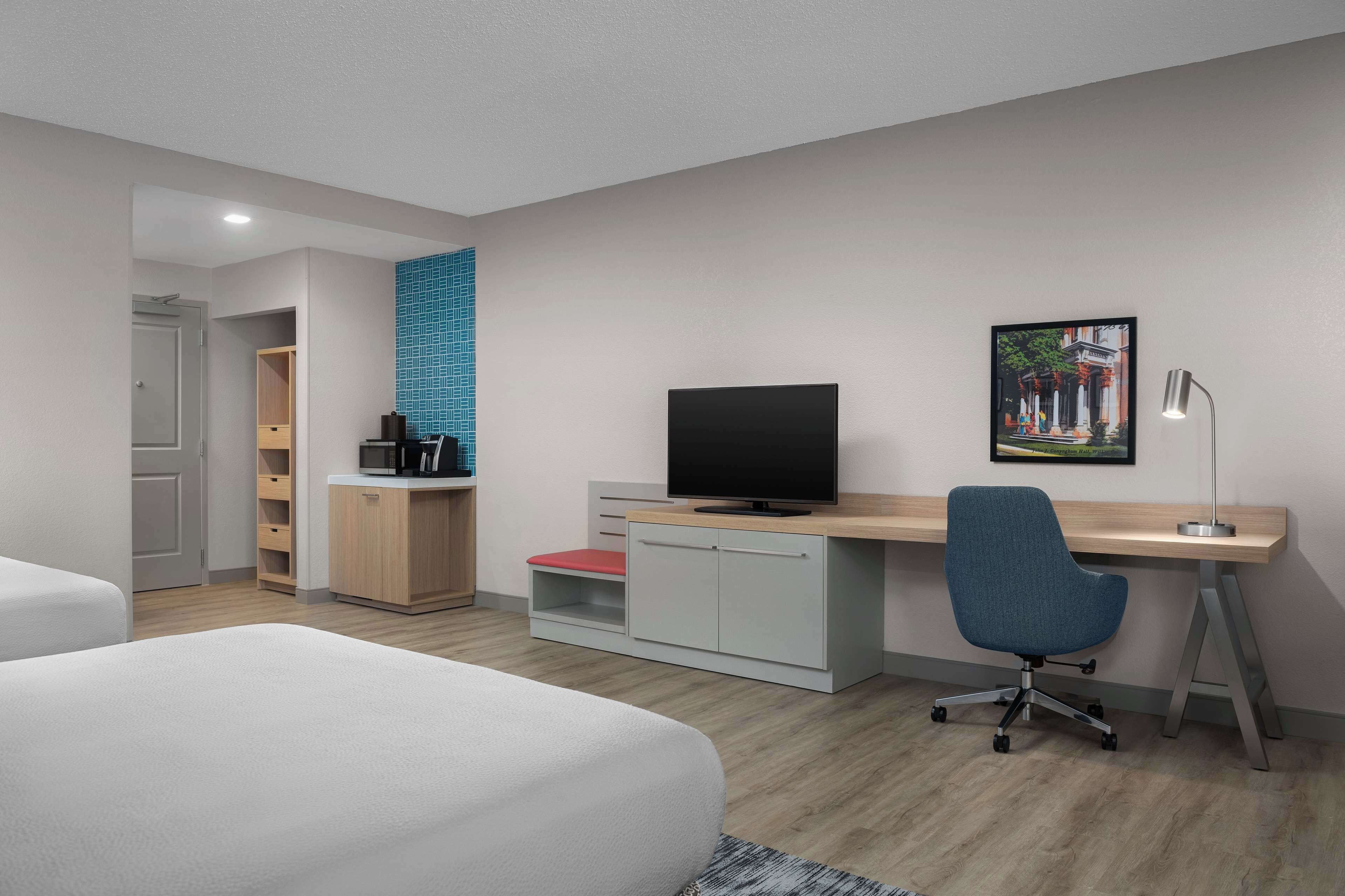 premium bedding, in-room safe, desk, laptop workspace