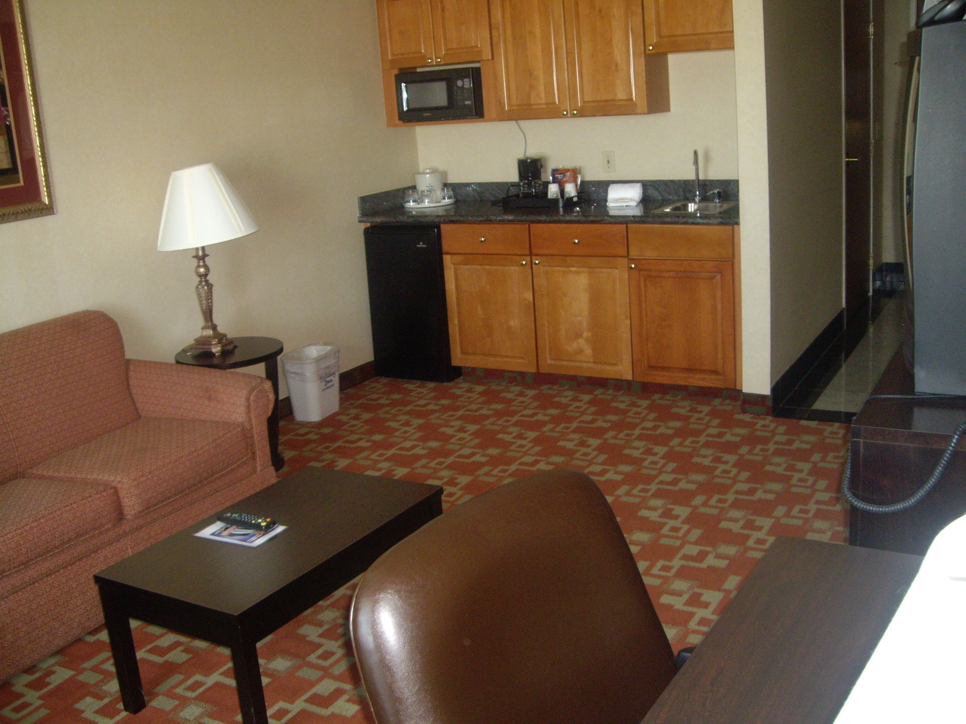 1 bedroom, desk, iron/ironing board, cots/infant beds