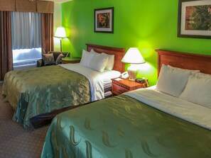 Blackout drapes, iron/ironing board, free cribs/infant beds, free WiFi - Quality Inn & Suites Alma I-40 (Alma)