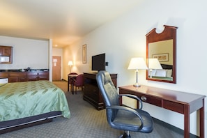 Blackout drapes, iron/ironing board, free cribs/infant beds, free WiFi - Quality Inn & Suites Alma I-40 (Alma)