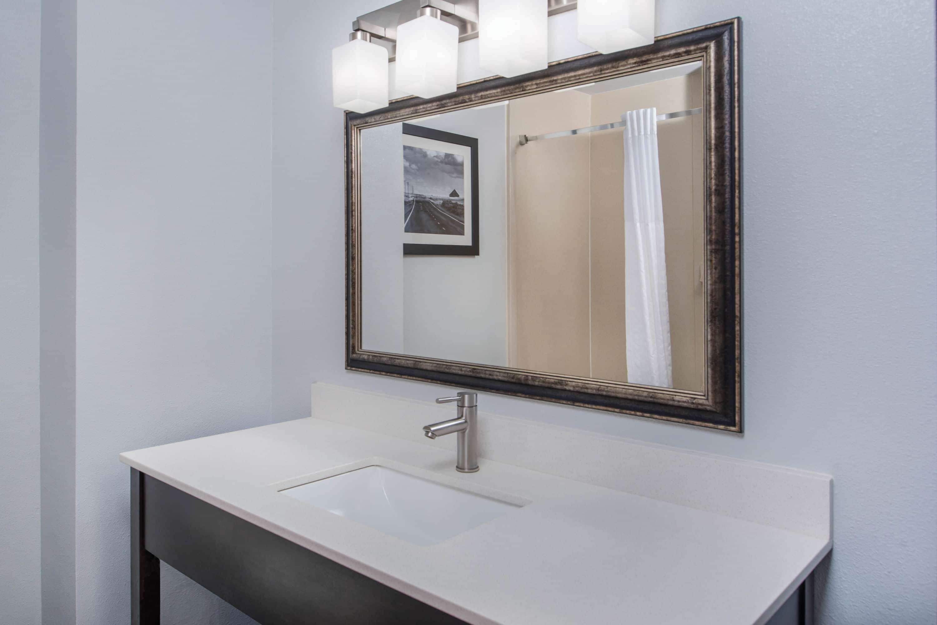 combined shower/bathtub, free toiletries, hair dryer, towels