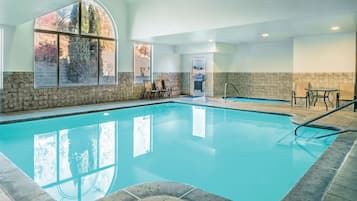Una piscina cubierta