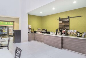 Desayuno buffet incluido todos los días 