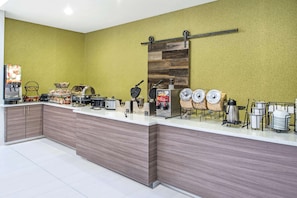 Desayuno bufé gratuito y diario