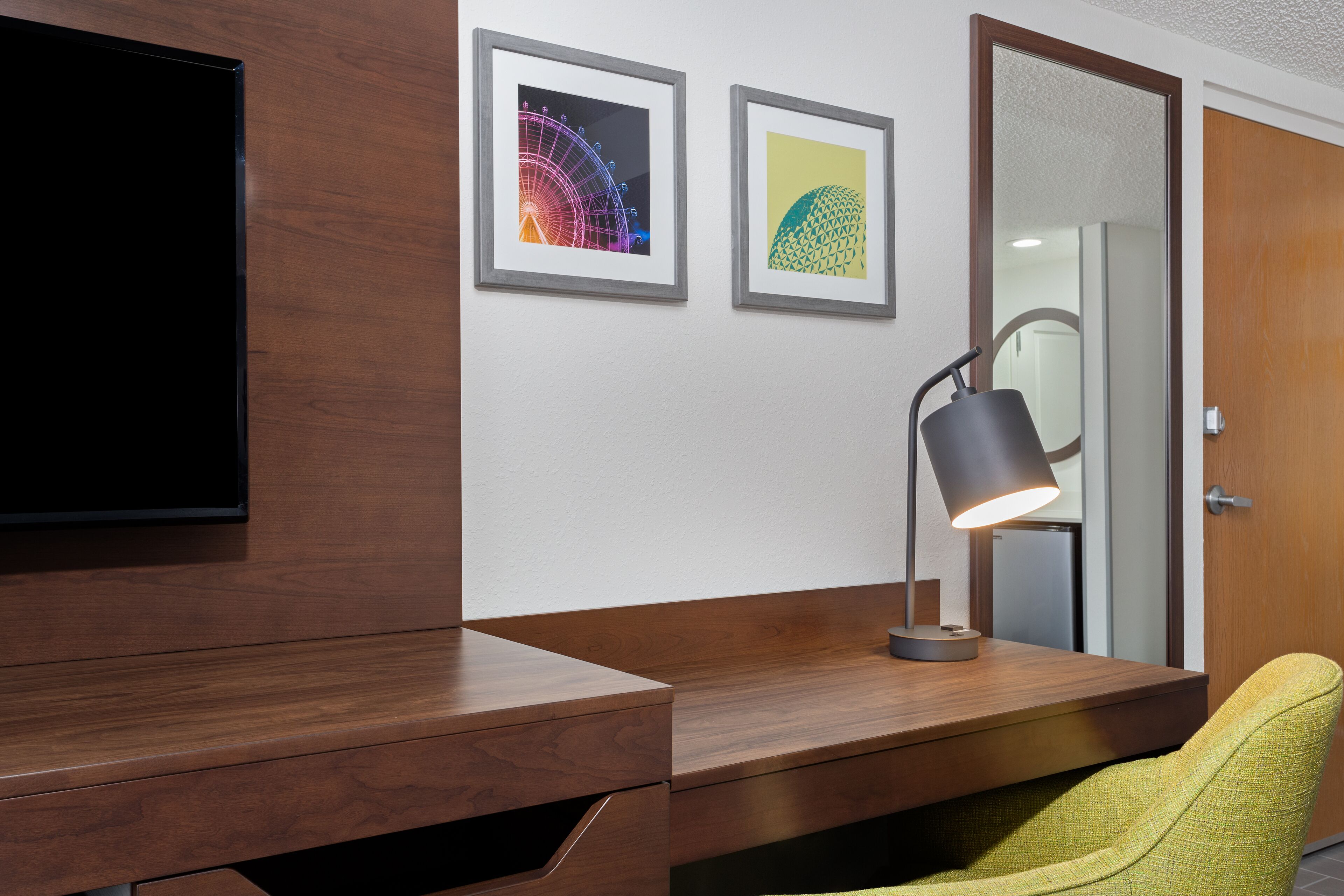 Studio Suite Two Queens | Hypo-allergenic bedding, desk, blackout drapes, iron/ironing board