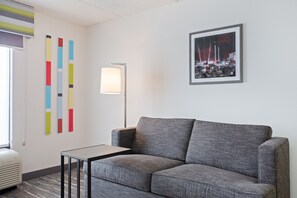 Studiosuite, 2 queensize | Allergitestet sengetøy, skrivebord og blendingsgardiner