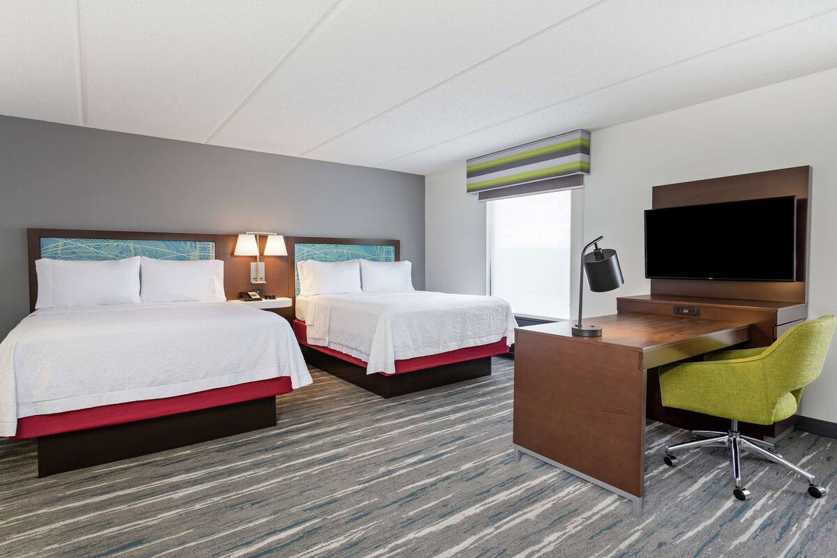 Studiosuite, 2 queensize | Allergitestet sengetøy, skrivebord og blendingsgardiner