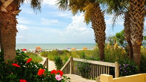 View from property - Sea Mist Oceanfront Resort (Myrtle Beach)