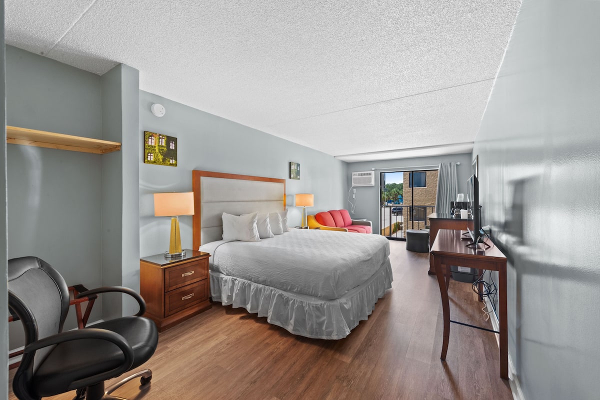 Standard Room | 1 bedroom, in-room safe, bed sheets