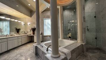 King Grand Suite | Bathroom