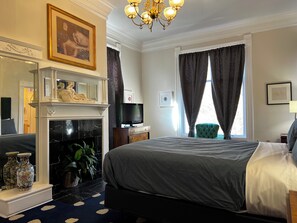 Double Queen | Individually decorated, desk, iron/ironing board, free WiFi