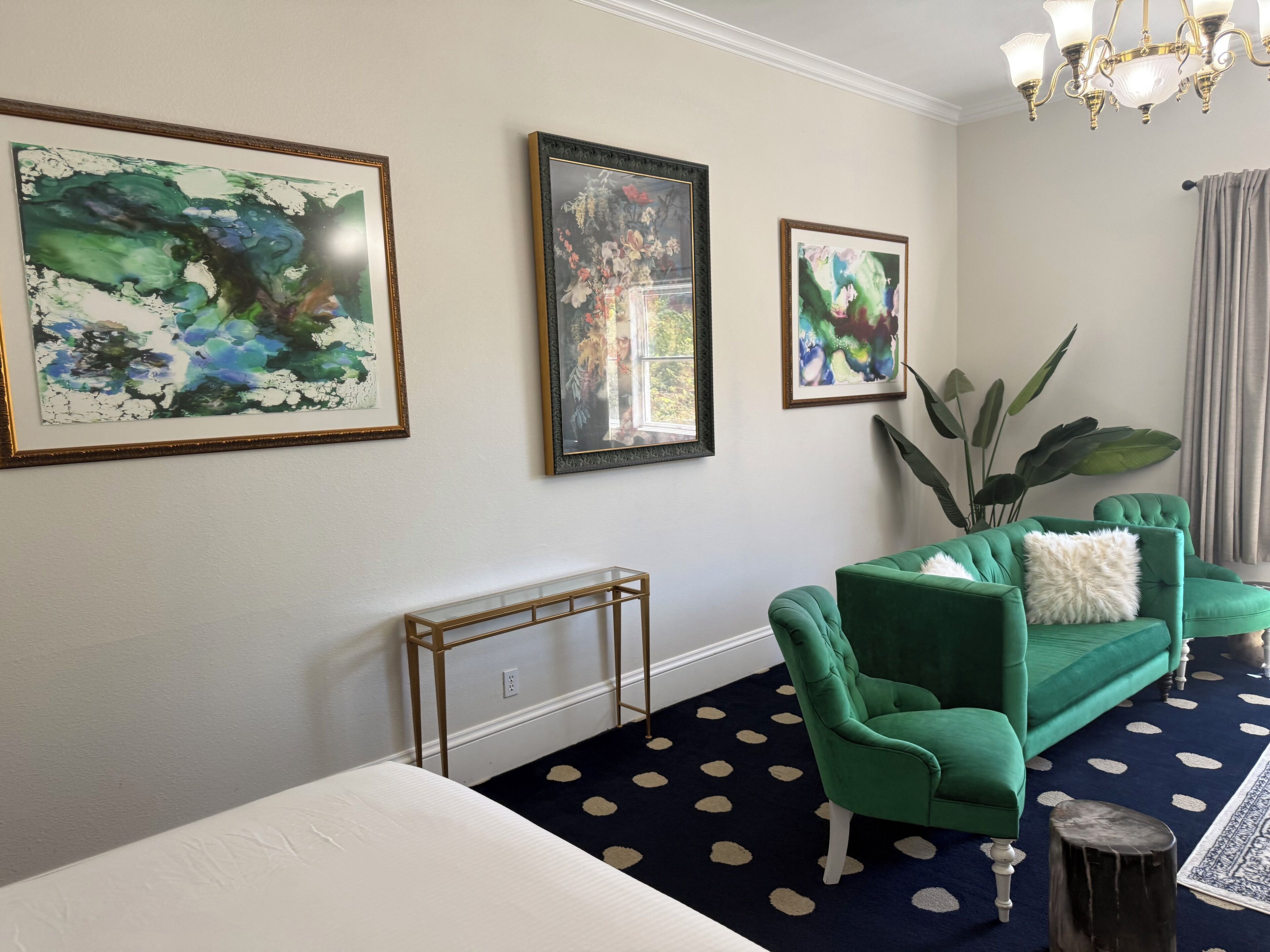 Photo - The Sterling Hotel
