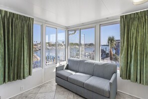 プレミアム ペントハウス ベッド (複数台) | ウォーター ビュー