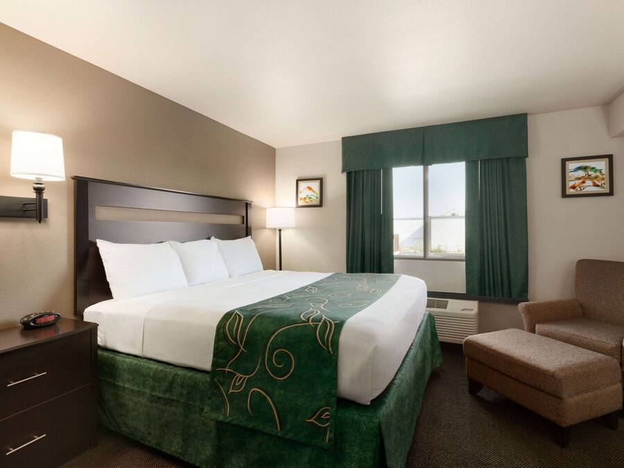 Zimmer, 1 King-Bett, Nichtraucher | Schreibtisch, Bügeleisen/Bügelbrett, kostenlose Babybetten