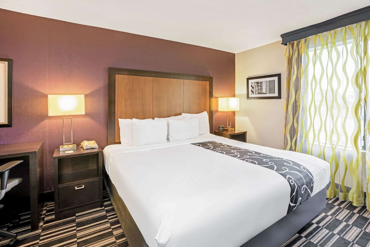 Deluxe Suite, 1 Queen Bed, Accessible, Non Smoking (Mobility,Hearing,Roll-In Shower) | Premium bedding, desk, laptop workspace, blackout drapes