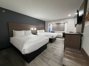 In-room safe, desk, soundproofing, iron/ironing board - Quality Inn & Suites Fort Worth North - Haltom City (Fort Worth)