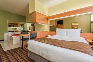 Zimmersafe, Schreibtisch, schallisolierte Zimmer, Bügeleisen/Bügelbrett