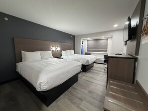 Habitación estándar, 2 camas Queen size, para no fumadores | Caja de seguridad en la habitación, escritorio y insonorización 