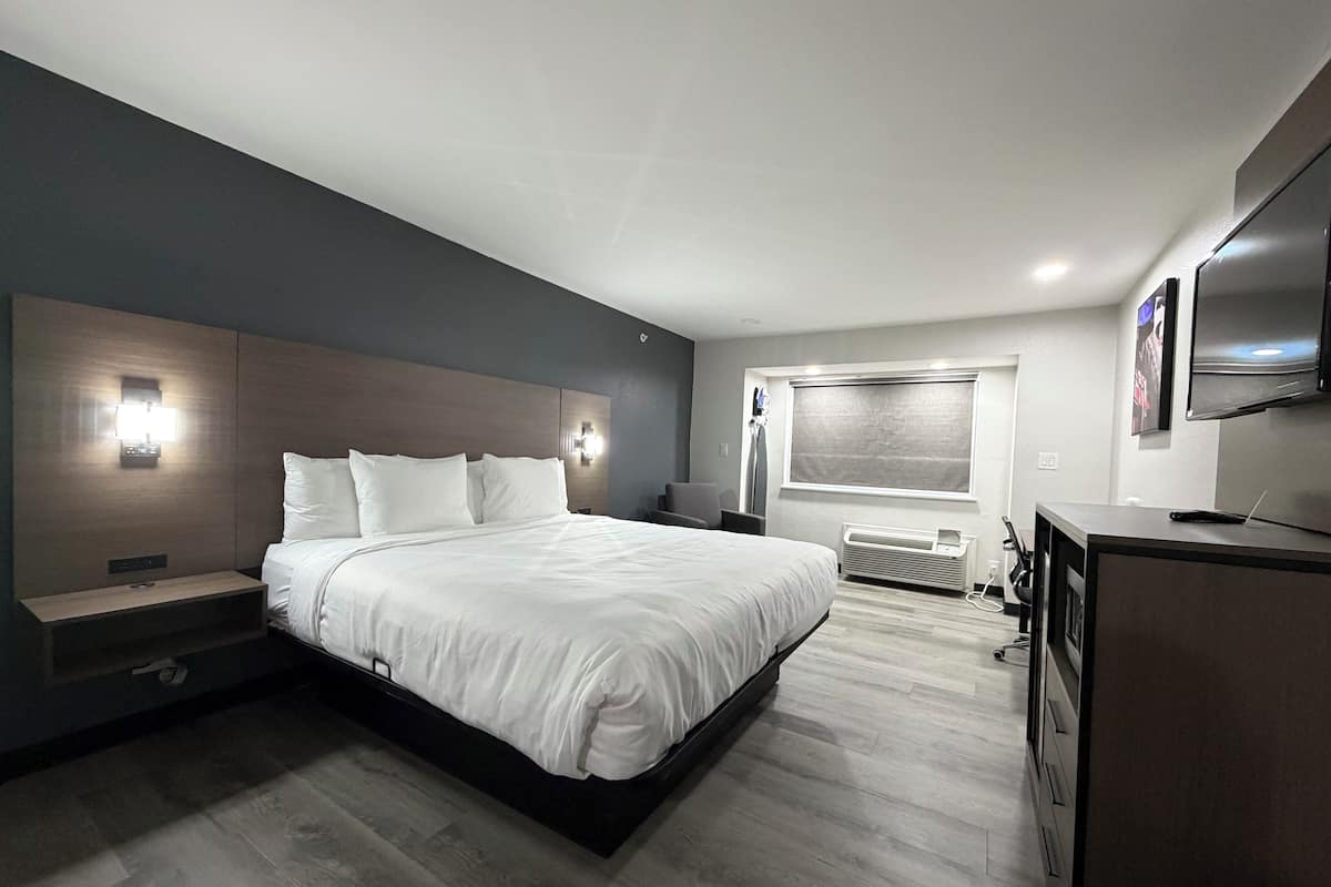 Zimmersafe, Schreibtisch, schallisolierte Zimmer, Bügeleisen/Bügelbrett