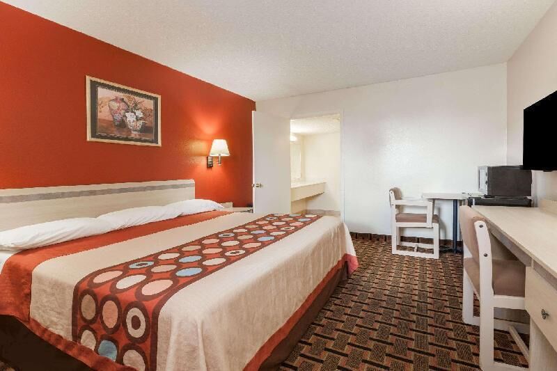 Escritorio, cortinas blackout, wifi gratis y ropa de cama 