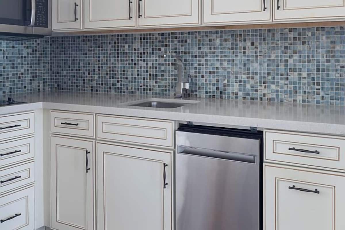 Fridge, microwave, dishwasher, coffee/tea maker