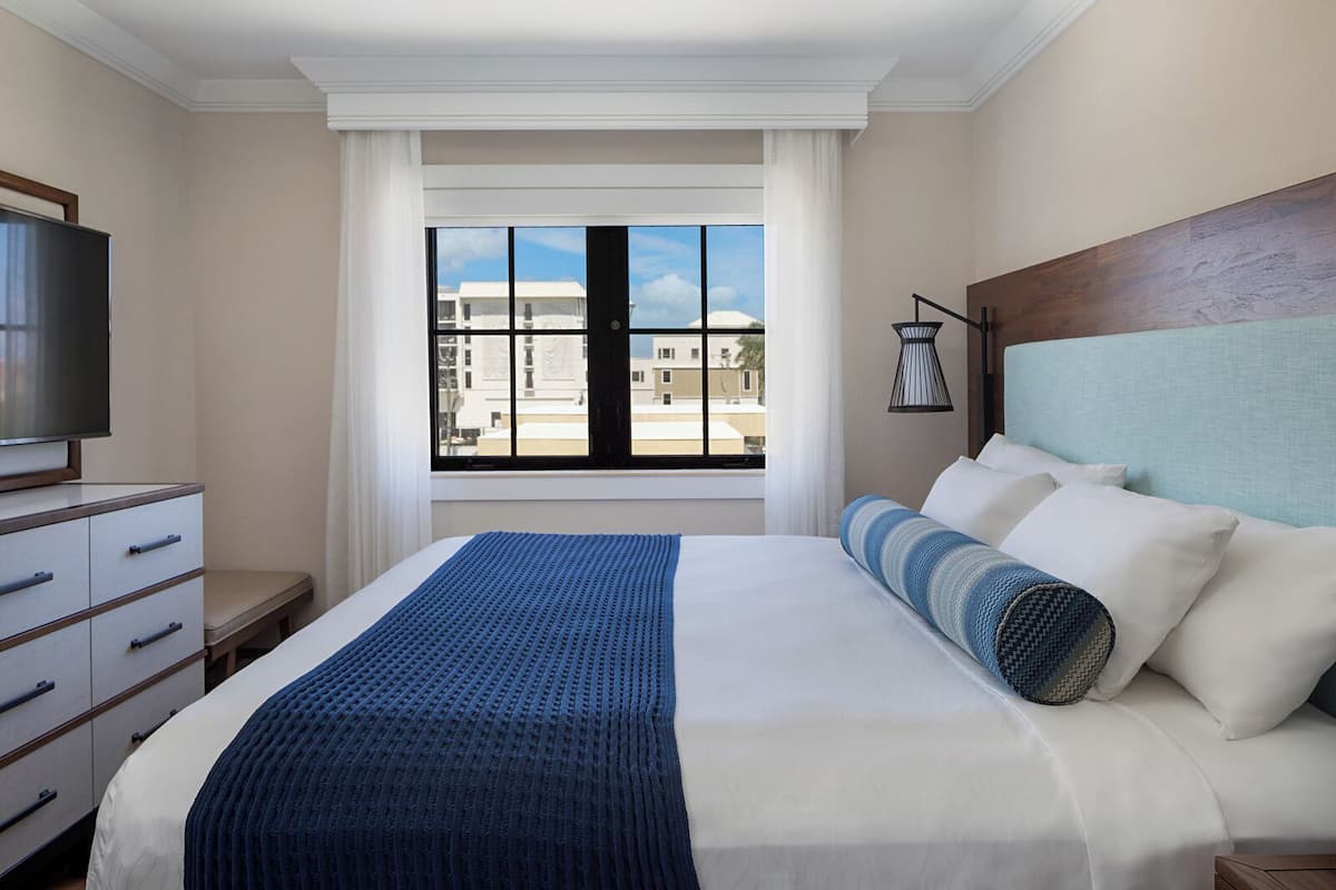 Suite, 1 letto king con divano letto | 1 camera, una cassaforte in camera, ferro/asse da stiro, lenzuola