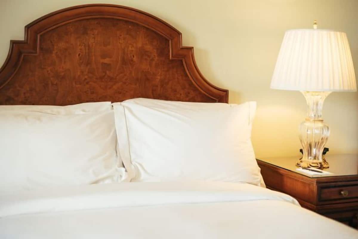 Luxe beddengoed, pillowtop-bedden, een kluis op de kamer, een bureau