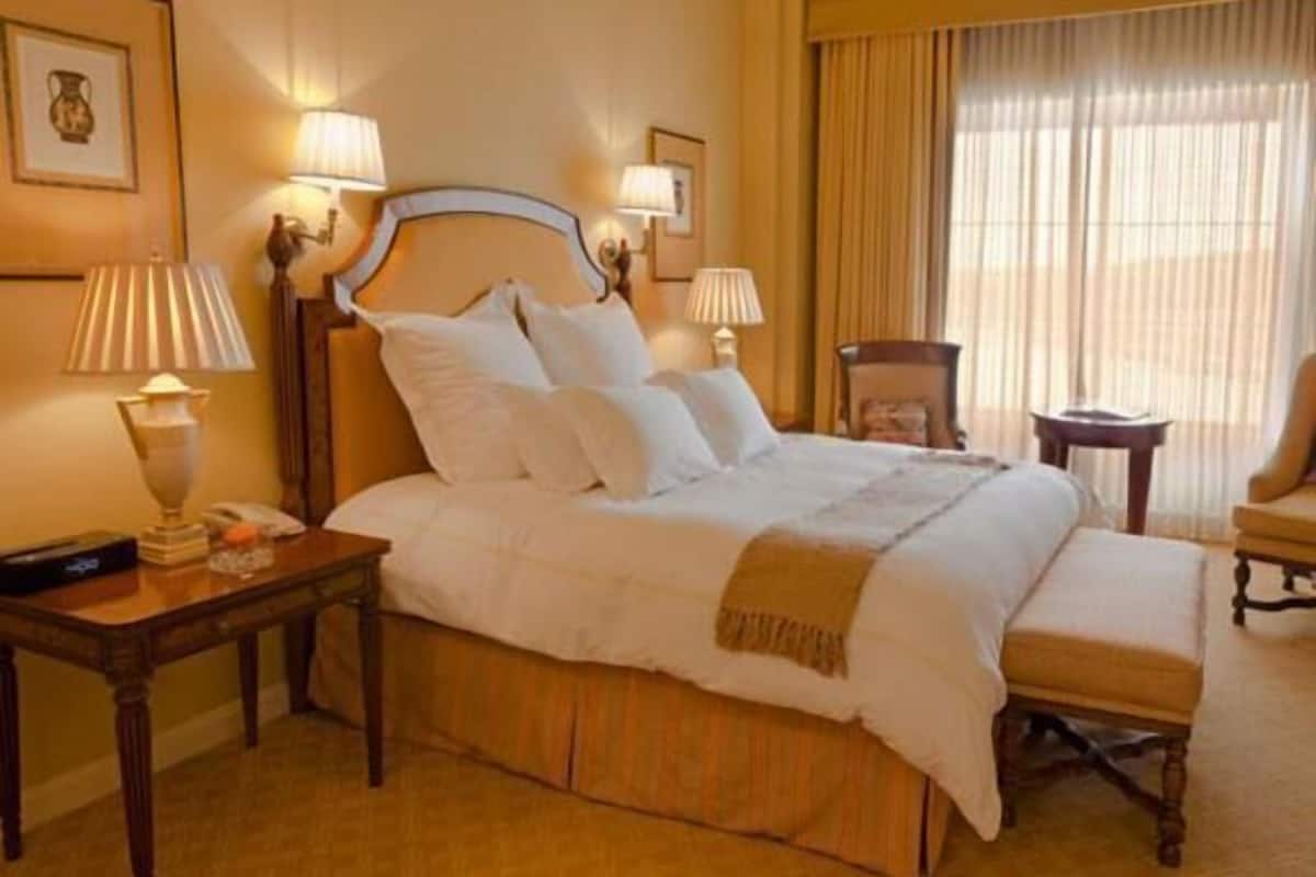 Premium bedding, pillowtop beds, in-room safe, desk