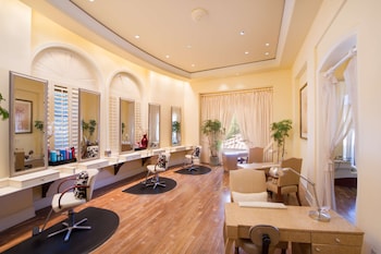 Couples treatment rooms, sauna, spa tub, body treatments, aromatherapy at Hilton Lake Las Vegas Resort and Spa