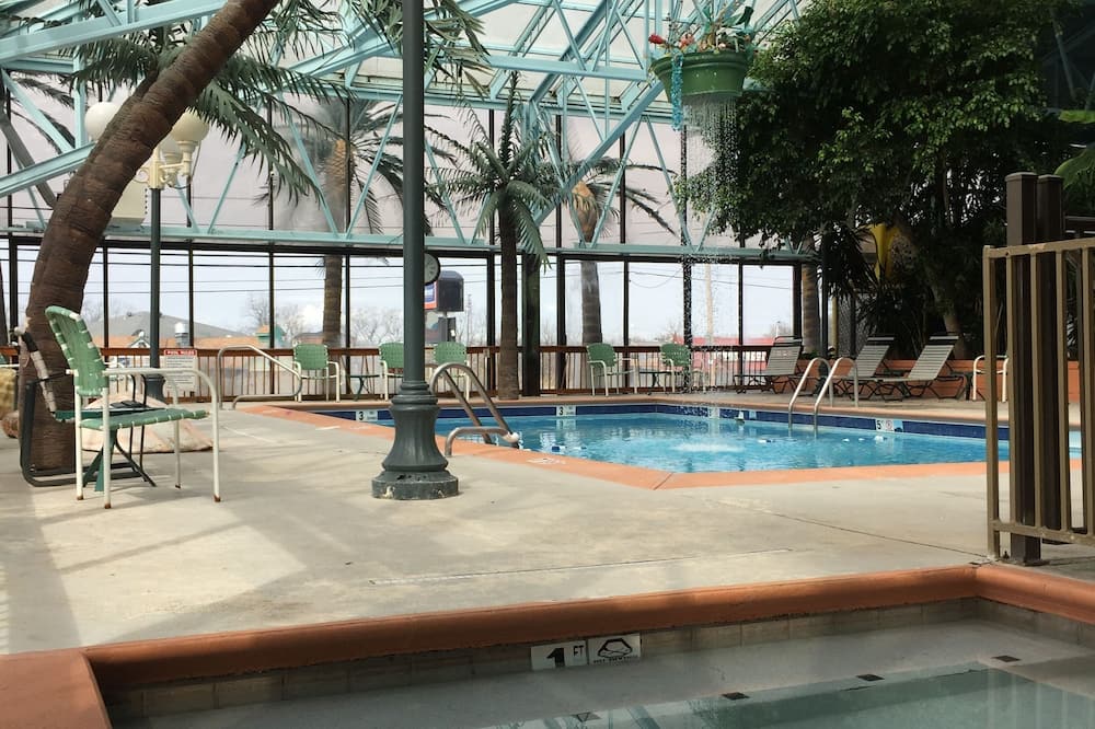 Wildwood Inn Tropical Dome & Theme Suites
