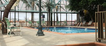 Wildwood Inn Tropical Dome & Theme Suites