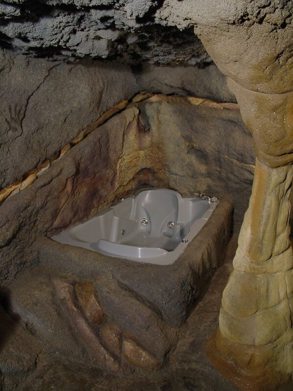 Indoor spa tub