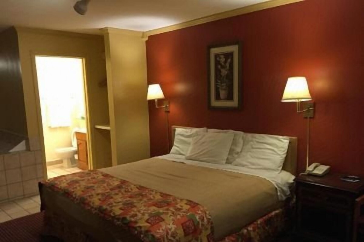 WiFi (free), bed sheets