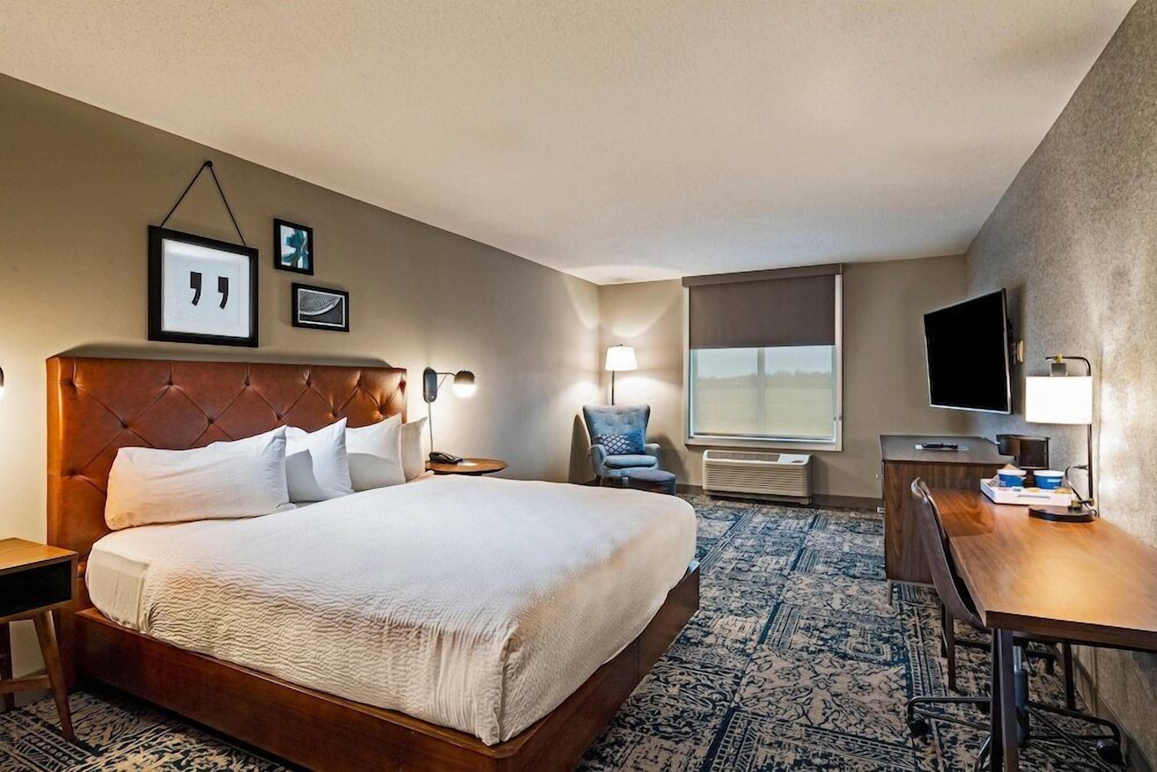 Desk, blackout drapes, iron/ironing board, free WiFi